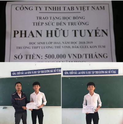 Awarding &quot;TIEP SUC DEN TRUONG&quot; scholarship for PHAN HUU TUYEN in Dakg Lei, Kon Tum in March 2019